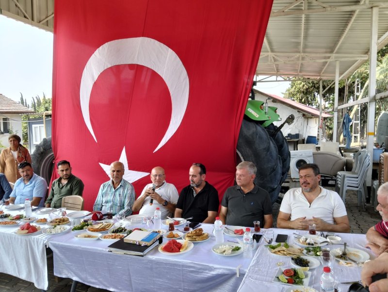 HATAYLI ÇİFTÇİLERDEN SU İSYANI: “HATAY’IN TOPRAKLARI SUSUZLUKTAN KURUYOR“