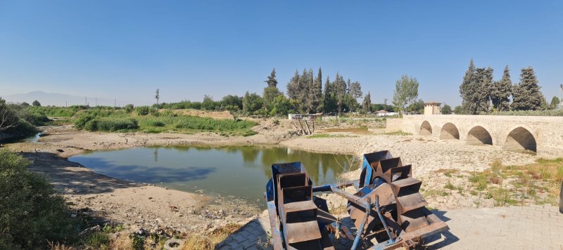 HATAYLI ÇİFTÇİLERDEN SU İSYANI: “HATAY’IN TOPRAKLARI SUSUZLUKTAN KURUYOR“