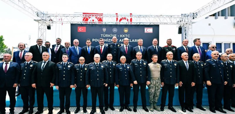 Cumhurbaşkanı Yardımcısı Cevdet Yılmaz ile birlikte Kuzey Kıbrıs Türk Cumhuriyeti’ne (KKTC) giden AK Parti Genel Başkan Yardımcısı ve Hatay Milletvekili Hüseyin Yayman, Kuzey Kıbrıs Türk Cumhuriyeti Cumhurbaşkanı Ersin Tatar ve Başbakan Ünal Üstel ile birlikte Lefkoşa’da, KKTC İçişleri Bakanlığı