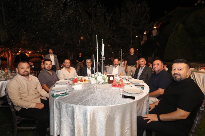 ANLAMLI GECEDE YÜZÜKLERİ VALİ MASATLI TAKTI