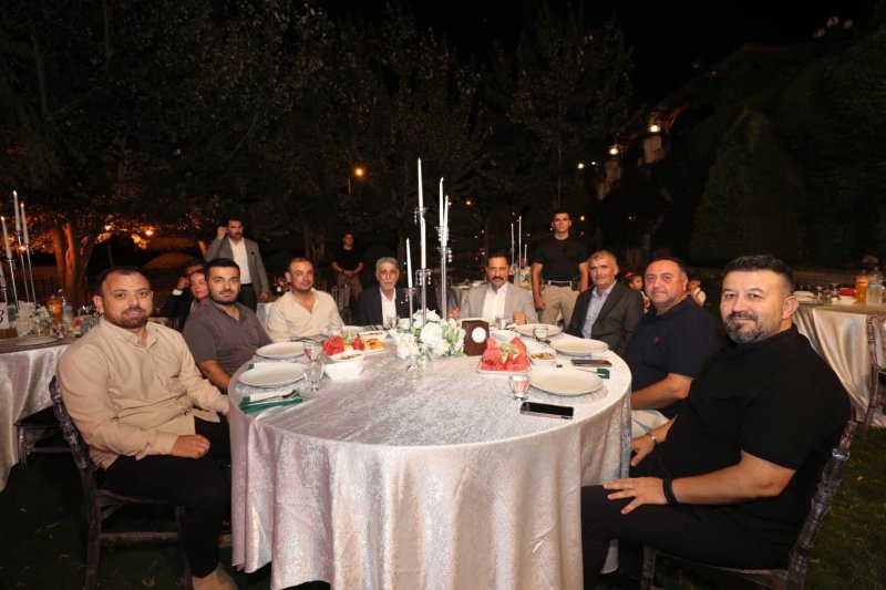 ANLAMLI GECEDE YÜZÜKLERİ VALİ MASATLI TAKTI