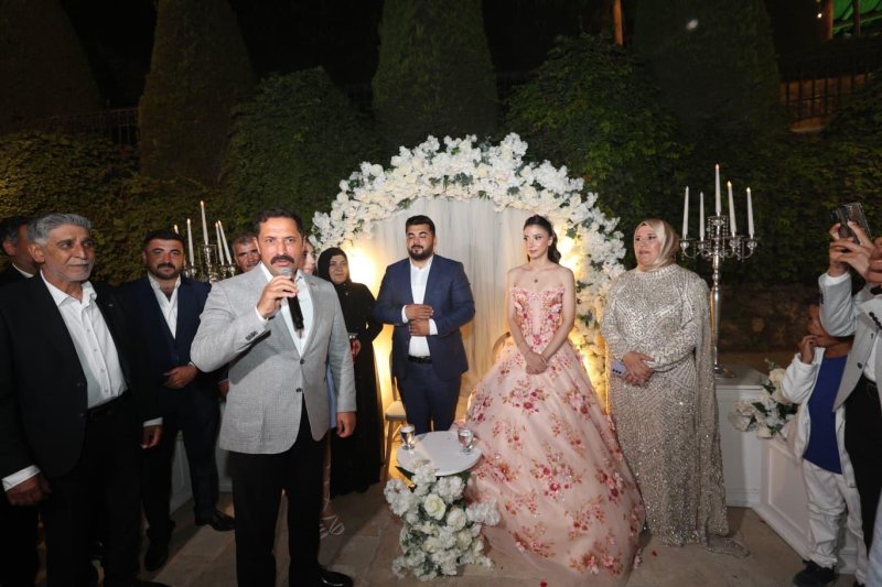 ANLAMLI GECEDE YÜZÜKLERİ VALİ MASATLI TAKTI