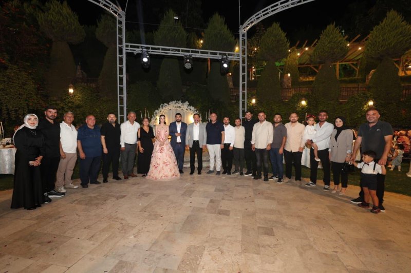 ANLAMLI GECEDE YÜZÜKLERİ VALİ MASATLI TAKTI