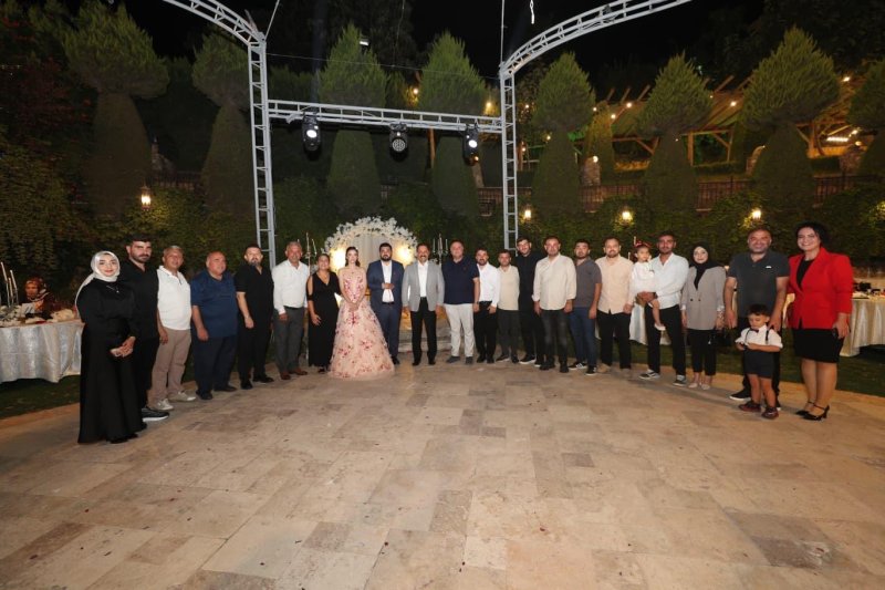 ANLAMLI GECEDE YÜZÜKLERİ VALİ MASATLI TAKTI