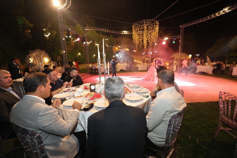 ANLAMLI GECEDE YÜZÜKLERİ VALİ MASATLI TAKTI