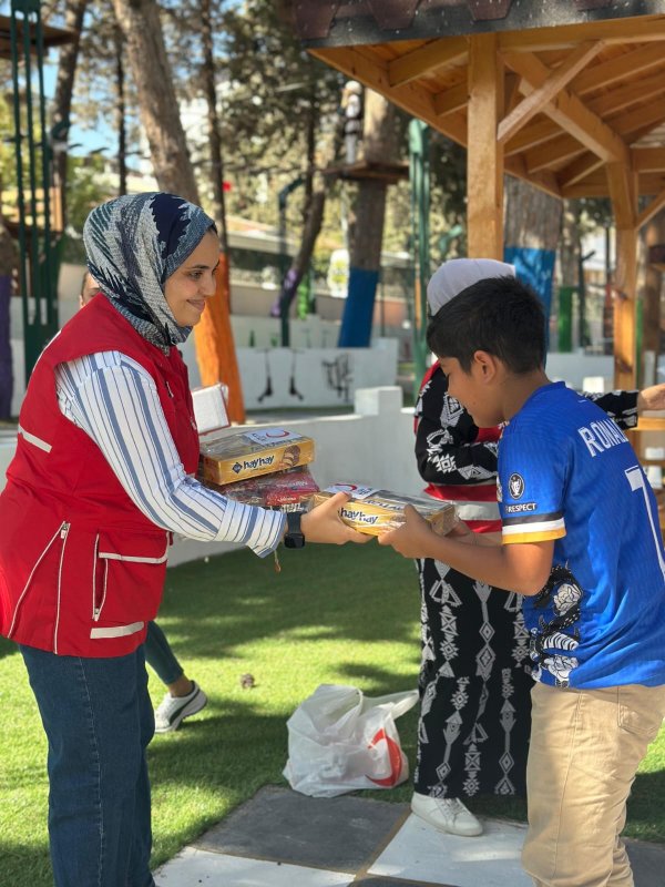 KIZILAY HATAY EKİPLERİ YETİMLERİN YÜZÜNÜ GÜLDÜRDÜ 