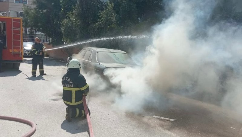 Hatay’da araç küle döndü 