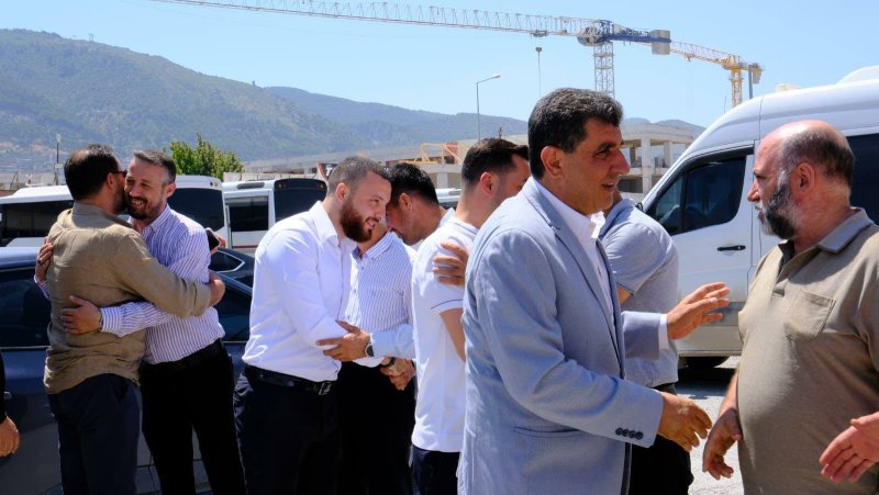 AK PARTİLİLERDEN OTOBÜSÇÜ ESNAFINA ZİYARET