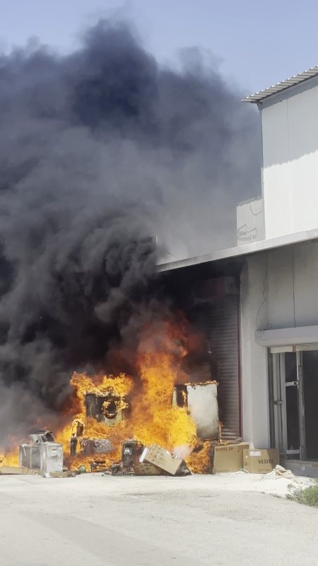 Hatay'da Beyaz Eşya Servisi Alevlere Teslim Oldu