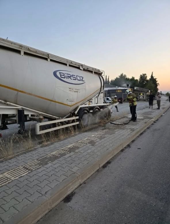 HASSA'DA SEYİR HALİNDEKİ TIR ALEV ALDI