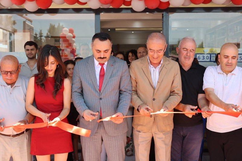BAŞKAN YAPAR ECZANE AÇILIŞINA KATILDI