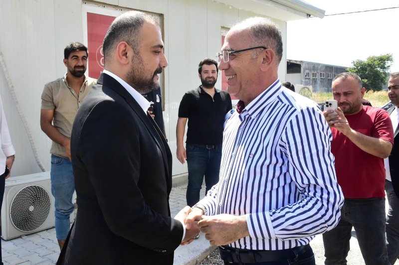 AK PARTİLİLERDEN MHP İLÇE BAŞKANI ERTUĞRUL'A ZİYARET
