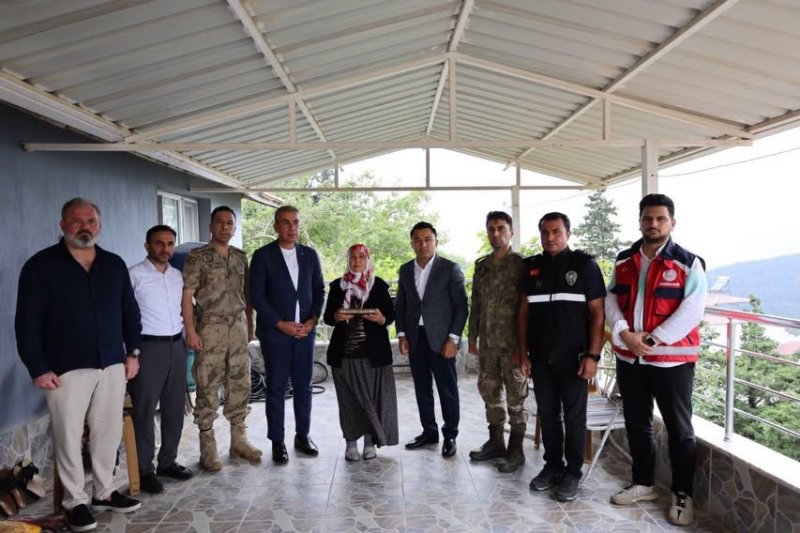 ÇELİK'TEN ŞEHİT AİLESİNE VEFA ZİYARETİ