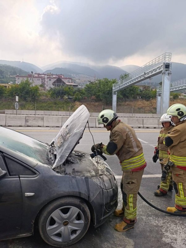 DENİZCİLER'DE ARAÇ YANGINI