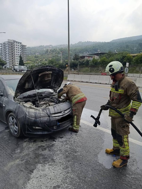 DENİZCİLER'DE ARAÇ YANGINI