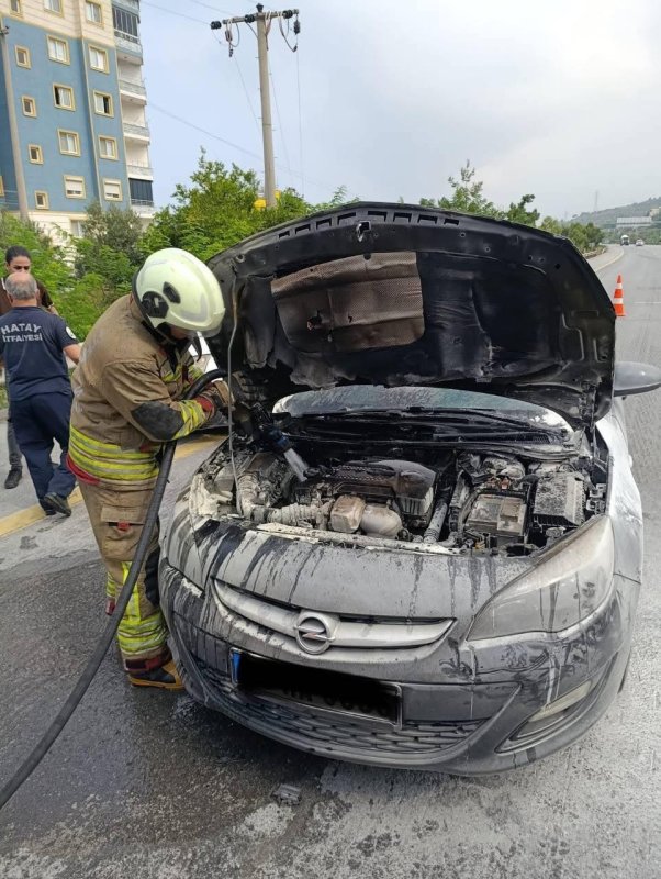 DENİZCİLER'DE ARAÇ YANGINI