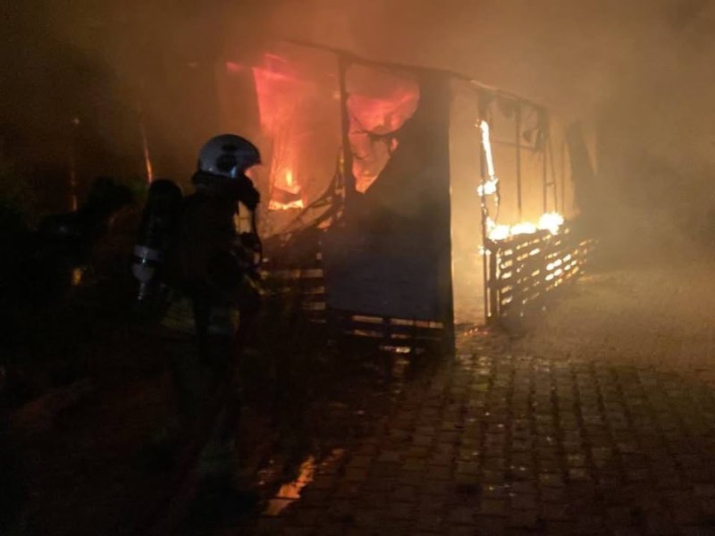 KONTEYNER KENT YANGINI KISA SÜREDE SÖNDÜRÜLDÜ
