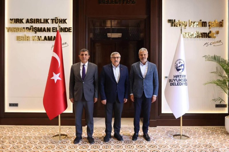 AK Parti Genel Başkan Yardımcısı ve Hatay Milletvekili Hüseyin Yayman, AK Parti Hatay İl Başkanı Dr. Mustafa Erdoğan, Altınözü Belediye Başkanı Rıfat Sarı ve AK Parti Hatay İl Gençlik Kolları Başkanı Behçet Akın, Hatay Büyükşehir Belediye Başkanı Mehmet Öntürk