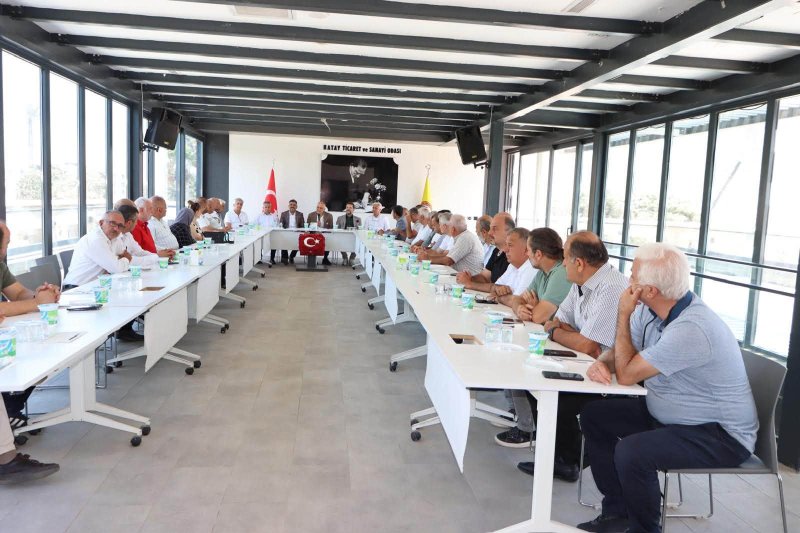 ÇİNÇİN MUHTARLARLA KENTİN SORUNLARINI MASAYA YATIRDI