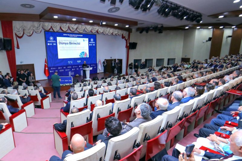 HATAY MKÜ YÖNETİMİ COP31 ZİRVESİNE KATILDI 