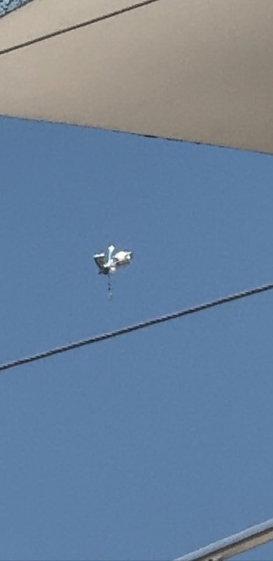 Gökyüzünde uçan cismi uzay aracına benzeten vatandaşın heyecan dolu anları kamerada