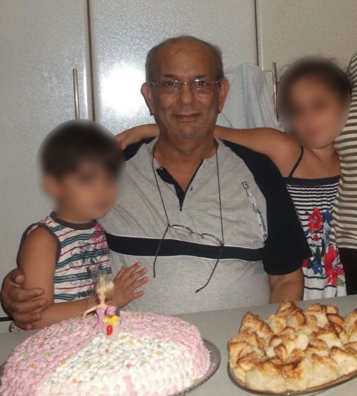 Hırsızların motorunu çaldıkları hatıra aracı kendi de çalınmasın diye konteynerin üzerine koydular