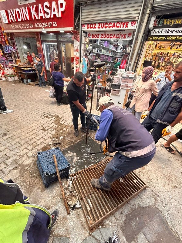 YAĞMUR SUYU MAZGALLARI TEMİZLENİYOR VE ONARILIYOR