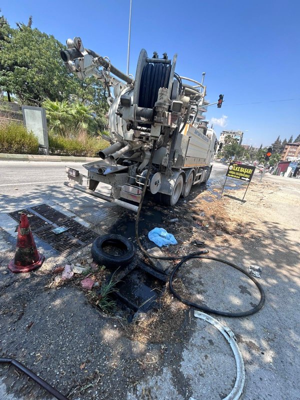 YAĞMUR SUYU MAZGALLARI TEMİZLENİYOR VE ONARILIYOR