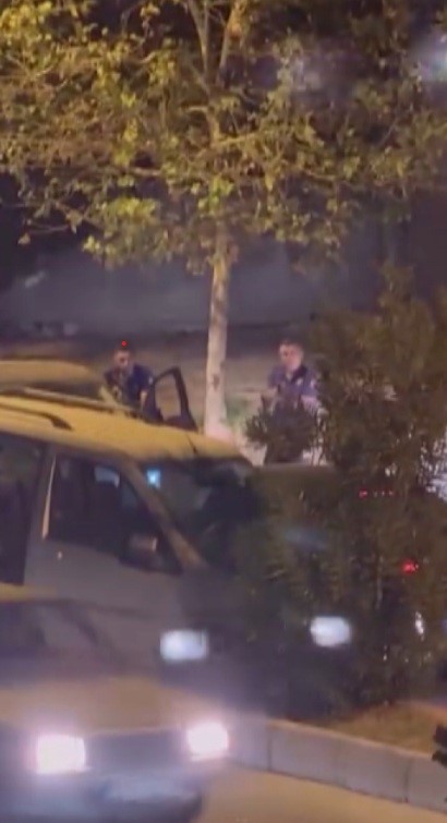 Sinir krizi geçirerek annesini ve babasını döven şahıs, ‘Dur' ihtarına uymayarak ortalığı savaş alanına çevirdi