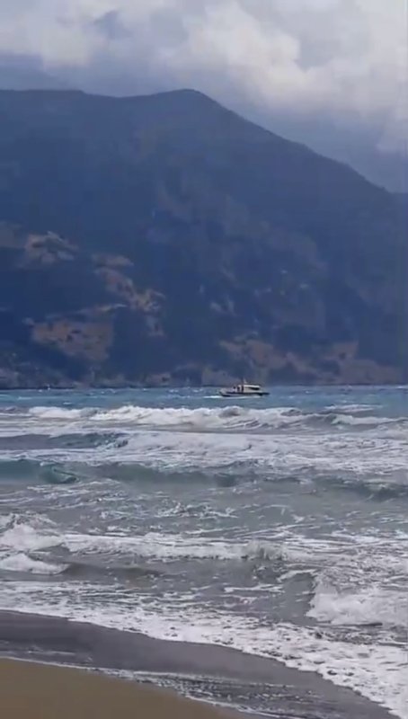 Serinlemek için denize giren 2 kardeşten biri öldü, diğeri yaşam mücadelesi veriyor