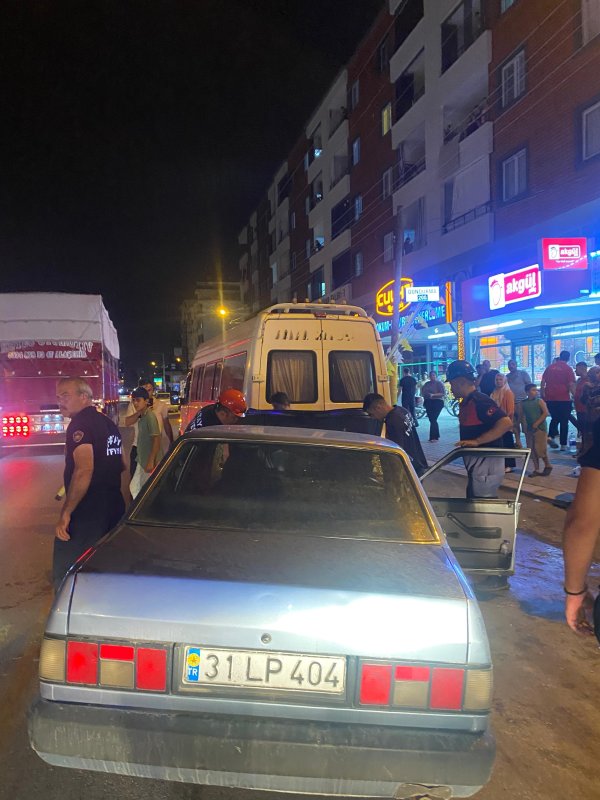 TOFAŞ'ın hurdaya döndüğü kazada 4 kişi yaralandı