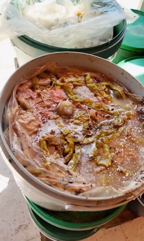 İnsan sağlığını tehdit eden kilolarca turşu imha edildi