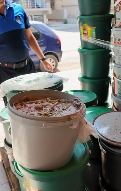 İnsan sağlığını tehdit eden kilolarca turşu imha edildi