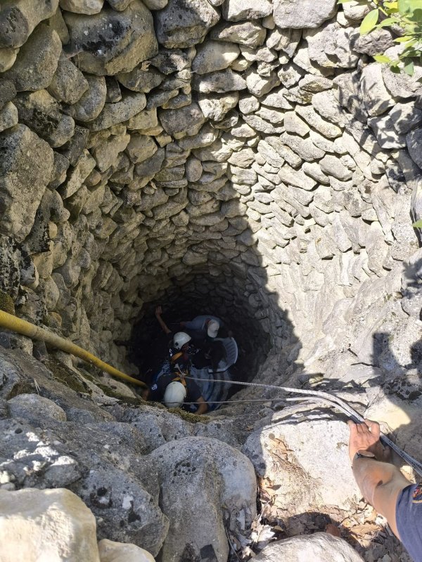 Hatay'da 7 metre derinliğindeki kuyuya düşen kadın kurtarıldı