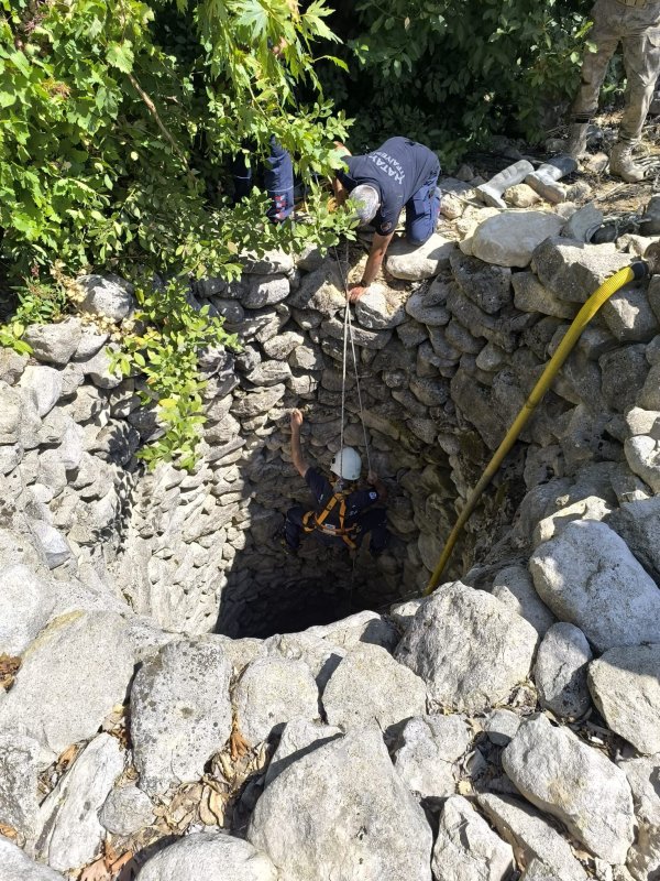 Hatay'da 7 metre derinliğindeki kuyuya düşen kadın kurtarıldı