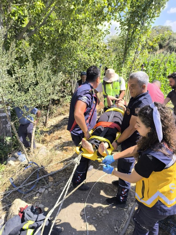 Hatay'da 7 metre derinliğindeki kuyuya düşen kadın kurtarıldı