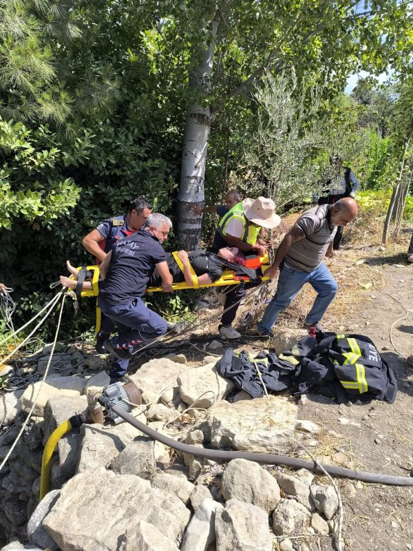 Hatay'da 7 metre derinliğindeki kuyuya düşen kadın kurtarıldı