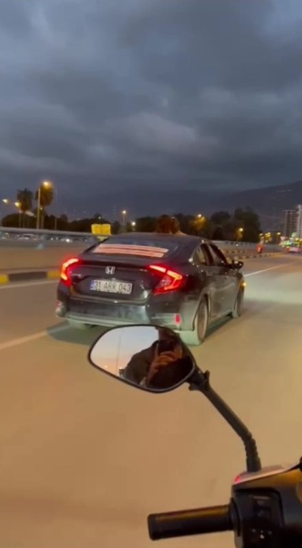 İnternette gördüğü akımla tüm şehre kızının doğum gününü kutlattı