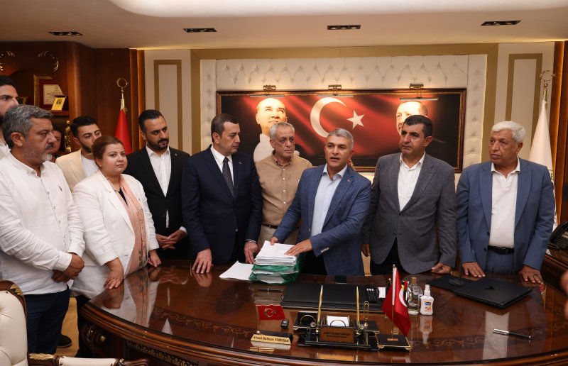 REYHANLI’DA AK TEŞKİLAT ŞAHLANDI  3 BİN 200 YENİ ÜYE KATILDI 