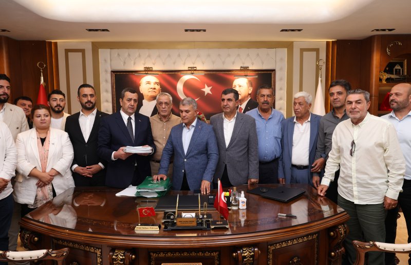 REYHANLI’DA AK TEŞKİLAT ŞAHLANDI  3 BİN 200 YENİ ÜYE KATILDI 