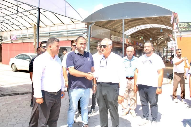 UZUN ÇARŞI ESNAFI BAŞKAN ÇİNÇİN'İ BAĞRINA BASTI