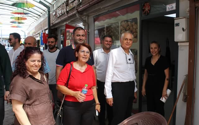 UZUN ÇARŞI ESNAFI BAŞKAN ÇİNÇİN'İ BAĞRINA BASTI