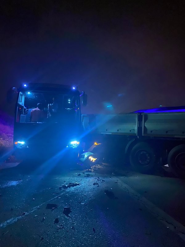 HATAY (İHA) - Hatay’da otomobilin ve yolcu otobüsünün, makaslayan tıra çarpması sonucu yaşanan kazada 1 kişi hayatını kaybetti, 5 kişi yaralandı.