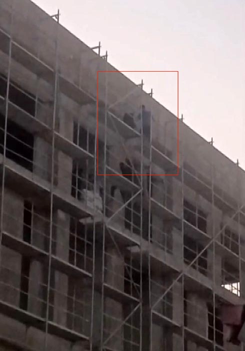 Fakülte inşaatında usta başının maaş vurgunu işçileri iskeleye çıkardı