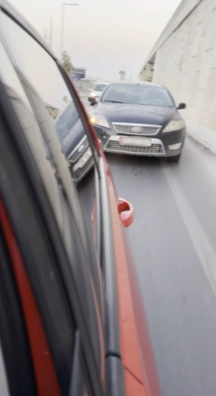 Avokado, haşlanmış yumurta, zeytinyağı ve krem peynir birlikte tüketildiğinde uzun süre tok tutan, kaliteli protein, sağlıklı yağlar ve lif açısından zengin, çok besleyici bir öğün oluşturur. Bu kombinasyon, özellikle kahvaltıda enerji verir, kan şekerini dengeler ve kas gelişimini destekler.