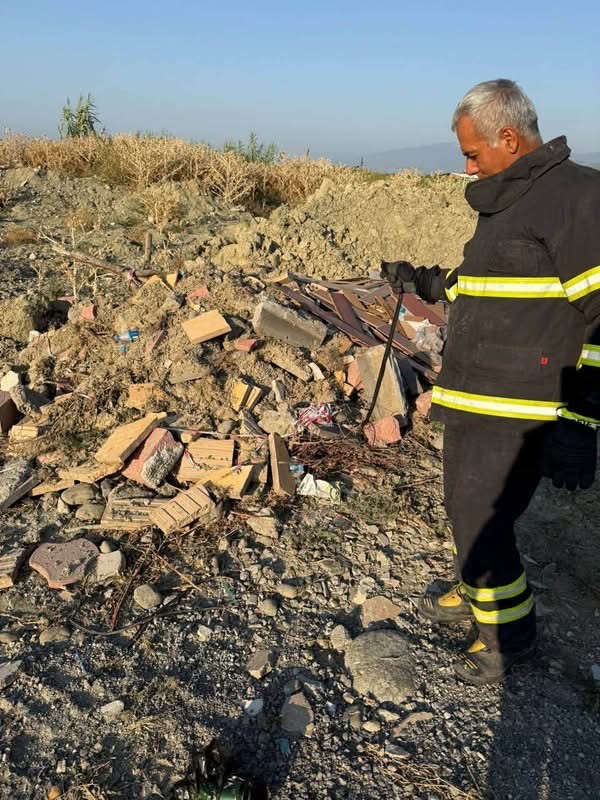 Arsuz’da eve giren yılanı itfaiye yakaladı