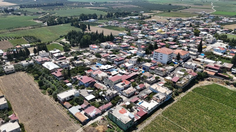 Kavurucu sıcakta devam eden acı mesaiyle birlikte damlar kırmızıya büründü