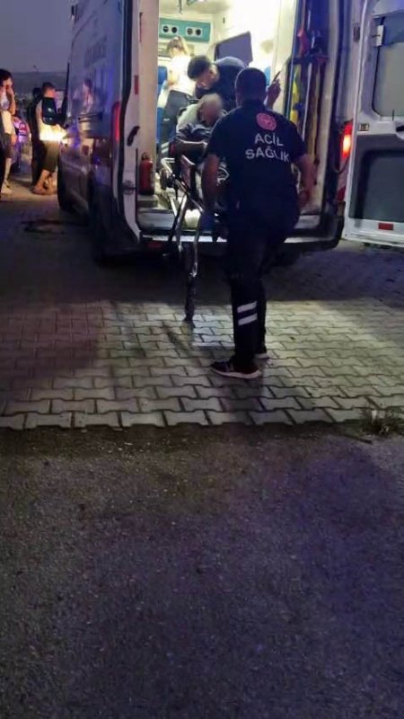 HATAY (İHA) - Hatay’da ayrılma aşamasında olduğu dinî nikahlı eşinin kaldığı konteyner kenti basan şahıs; eşi, öz kızı, üvey kızı ve bacanağını palayla yaraladıktan sonra baldızını kovaladı.