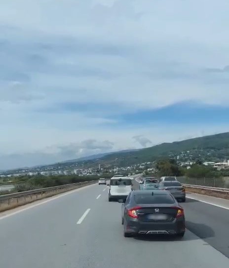 Otoyolda düğün konvoyu oluşturan sürücülere ceza yağdı