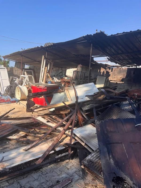 Altınözü’nde depo yangını yaşandı  (Fotoğraflı)  İlayda Korkmaz HATAY (İHA) - Hatay’ın Altınözü ilçesinde çıkan depo yangını, ekiplerin müdahalesiyle büyümeden kontrol altına alındı. Yangın, Hacıpaşa Mahallesi’nde bulunan bir evin depo kısmında meydana geldi. İhbar üzerine bölgeye itfaiye ekipleri sevk edildi. Yangın, ekiplerin müdahalesiyle kısa sürede söndürülürken soğutma çalışması gerçekleştirildi. Yangında depo kullanılmaz hale geldi.